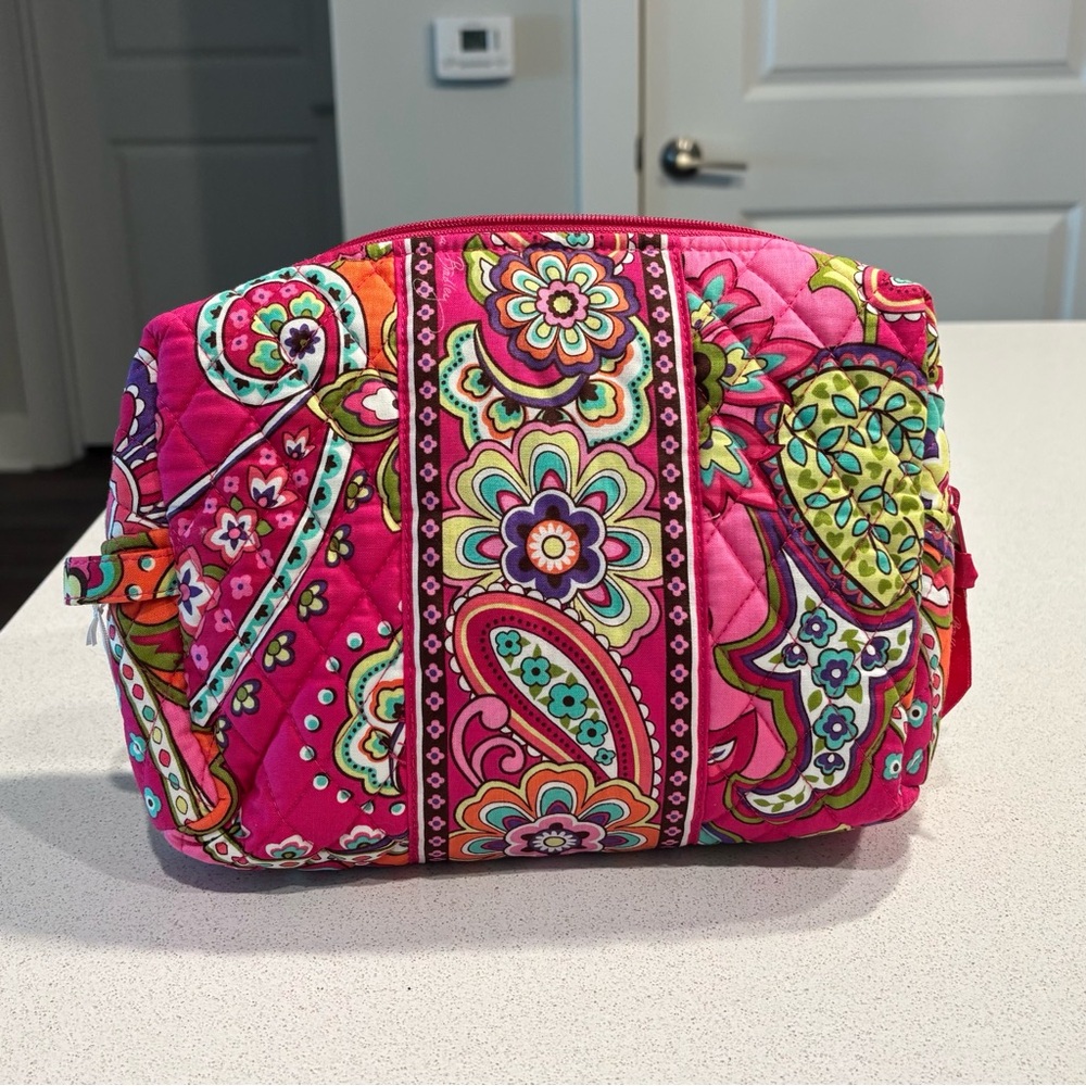 Vera Bradley Large Cosmetic Case. NWT. Pink Swirls.